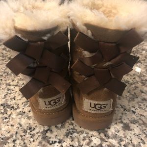 Toddler 6c Ugg Bailey Bow